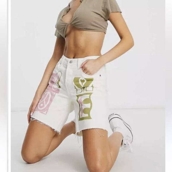 Levi's 90s Love Trip 501 Short in cream, pink, green,‎ size 25 - Picture 1 of 8